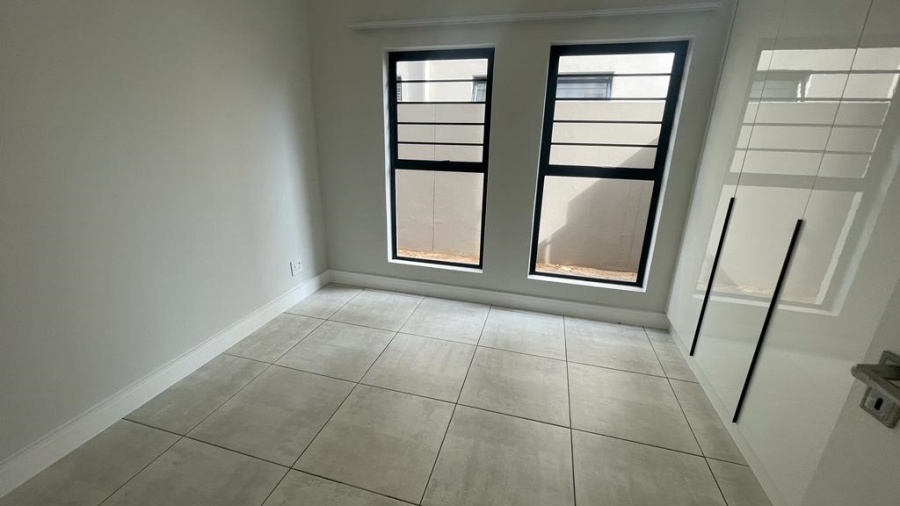 To Let 3 Bedroom Property for Rent in Waterfall Gauteng