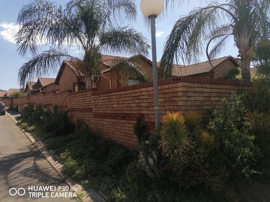 To Let 3 Bedroom Property for Rent in Equestria Gauteng