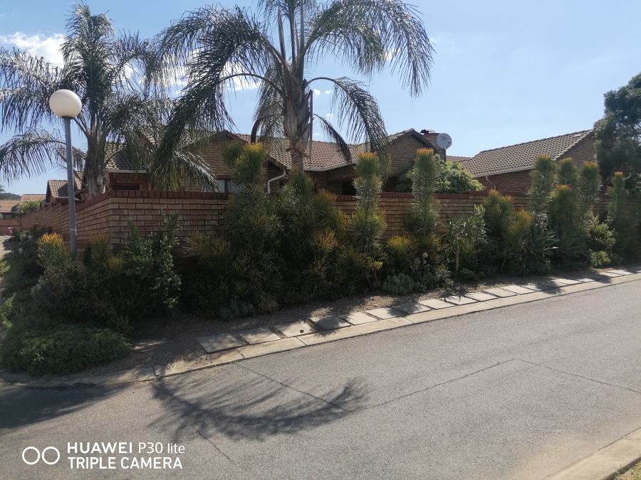 To Let 3 Bedroom Property for Rent in Equestria Gauteng