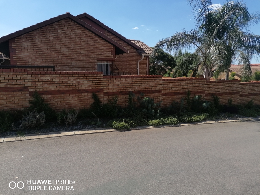 To Let 3 Bedroom Property for Rent in Equestria Gauteng