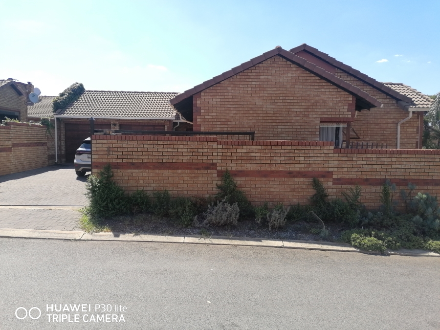 To Let 3 Bedroom Property for Rent in Equestria Gauteng