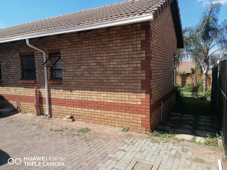 To Let 3 Bedroom Property for Rent in Equestria Gauteng