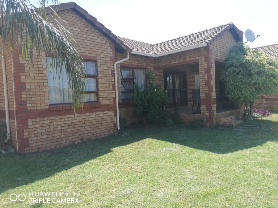 To Let 3 Bedroom Property for Rent in Equestria Gauteng