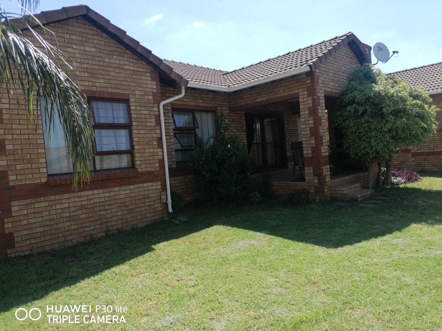 To Let 3 Bedroom Property for Rent in Equestria Gauteng