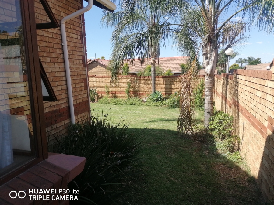 To Let 3 Bedroom Property for Rent in Equestria Gauteng