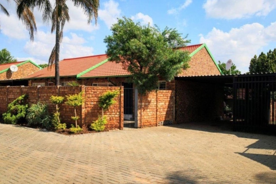 2 Bedroom Property for Sale in The Orchards Gauteng