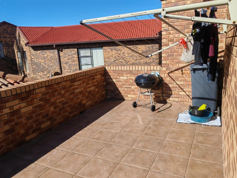 2 Bedroom Property for Sale in Liefde en Vrede Gauteng
