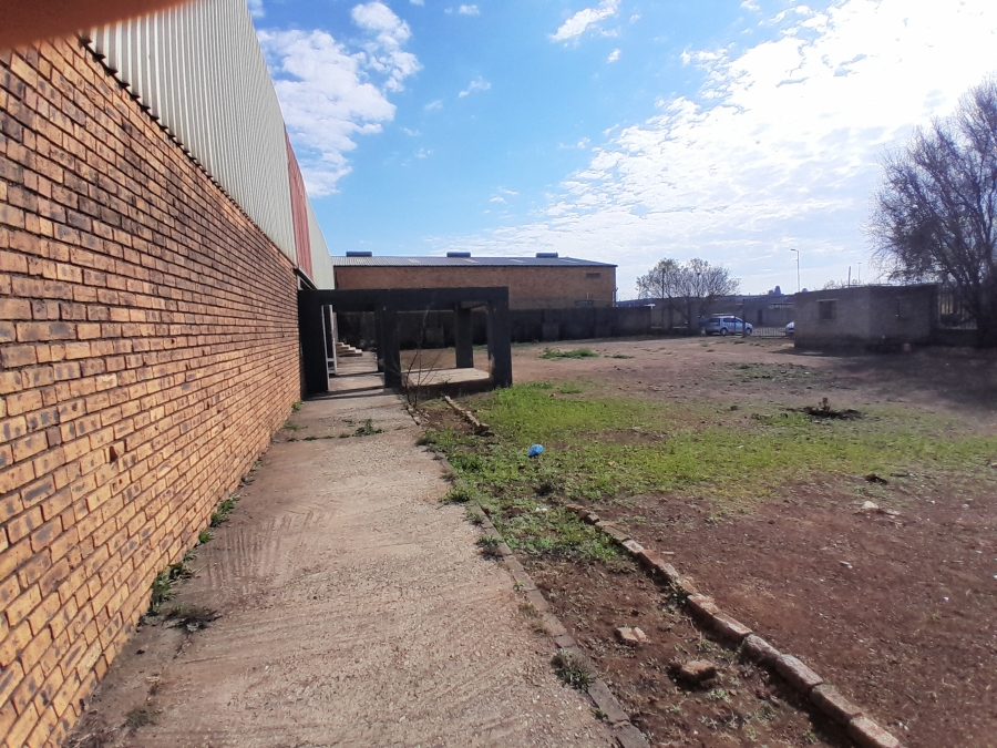Commercial Property for Sale in Chiawelo Gauteng