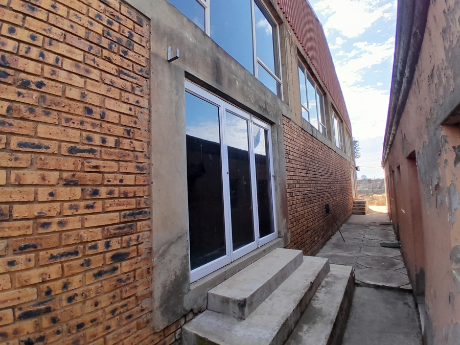 Commercial Property for Sale in Chiawelo Gauteng