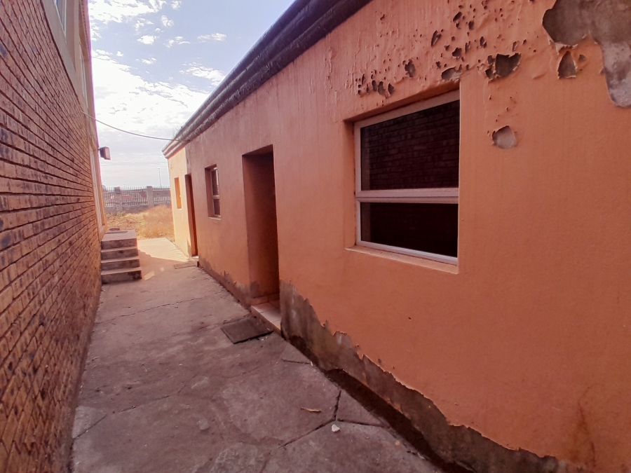 Commercial Property for Sale in Chiawelo Gauteng
