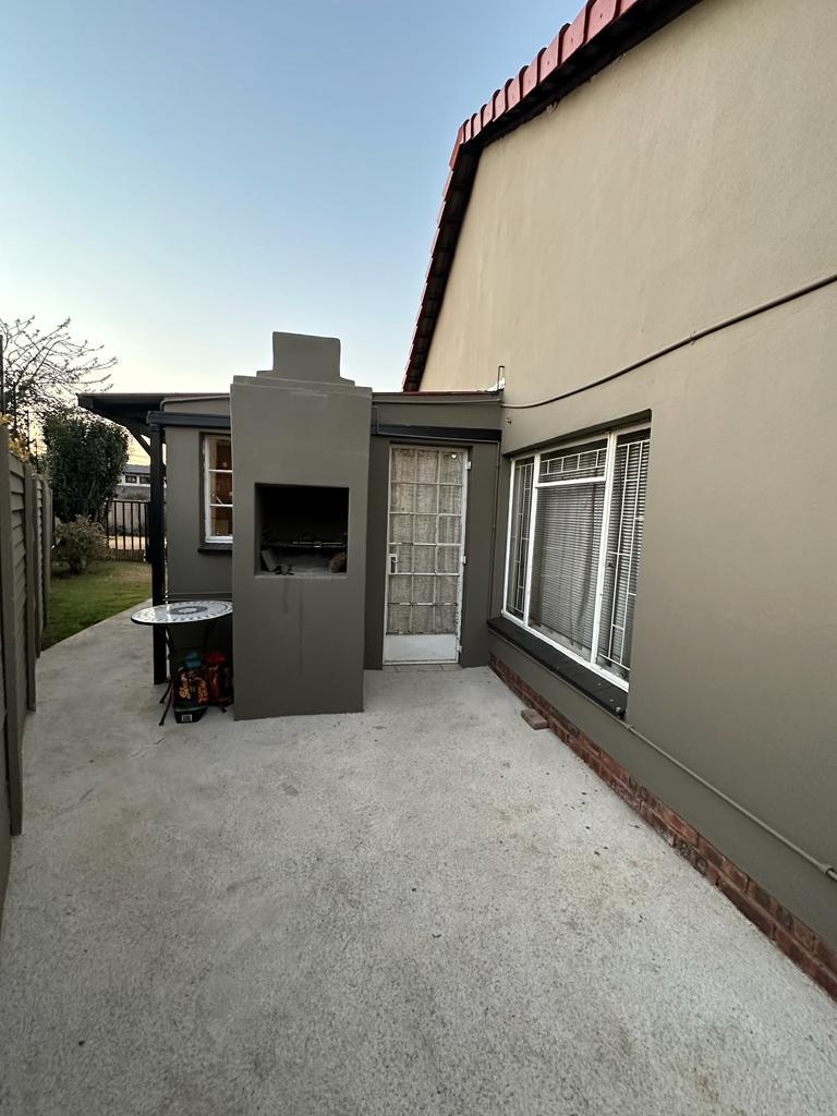 To Let 1 Bedroom Property for Rent in The Reeds Gauteng