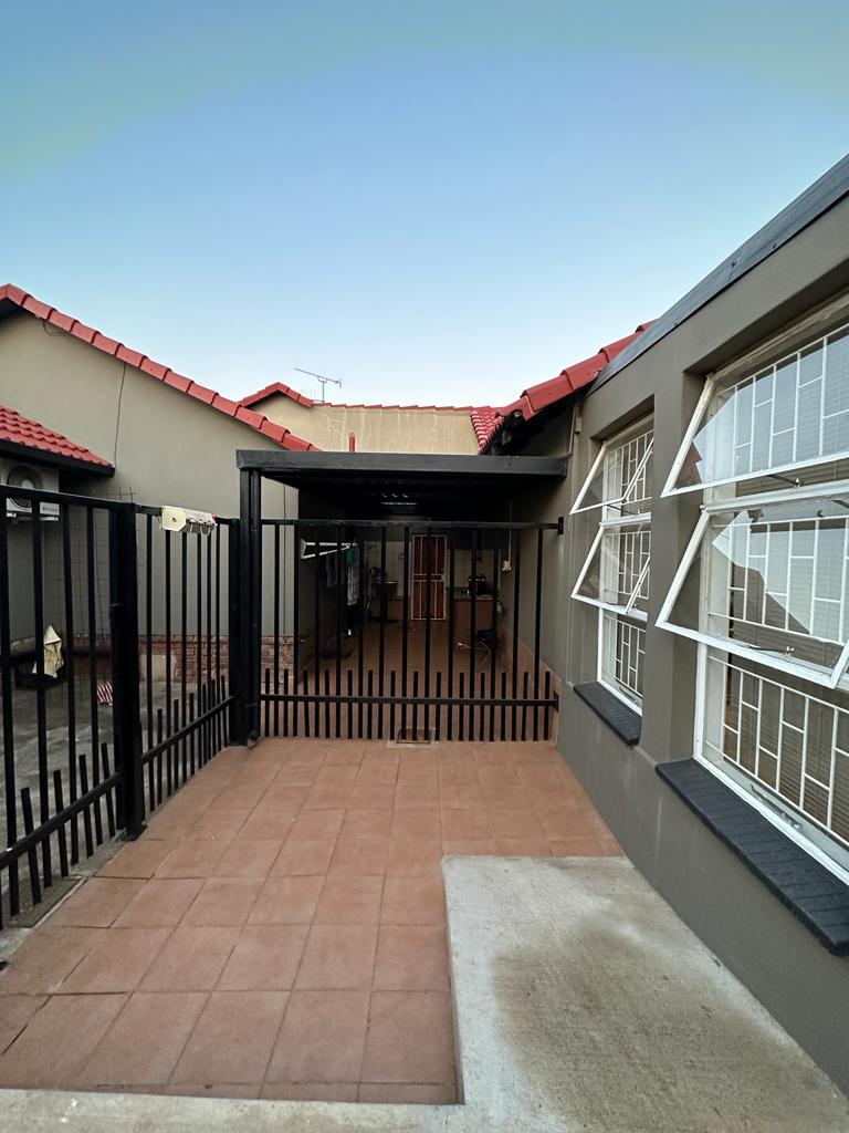 To Let 1 Bedroom Property for Rent in The Reeds Gauteng