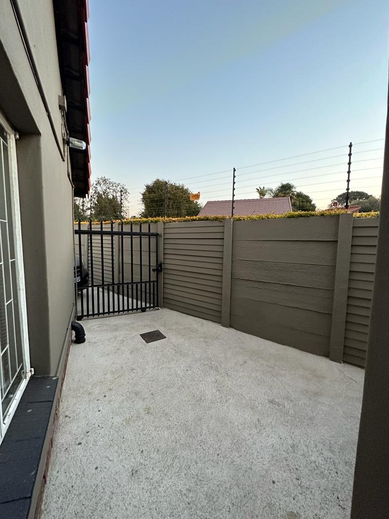 To Let 1 Bedroom Property for Rent in The Reeds Gauteng