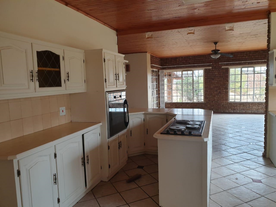To Let 4 Bedroom Property for Rent in Kleinzonderhout AH Gauteng