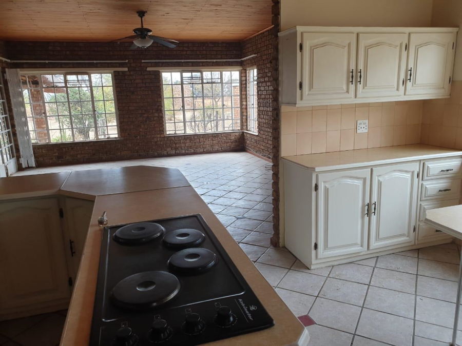 To Let 4 Bedroom Property for Rent in Kleinzonderhout AH Gauteng