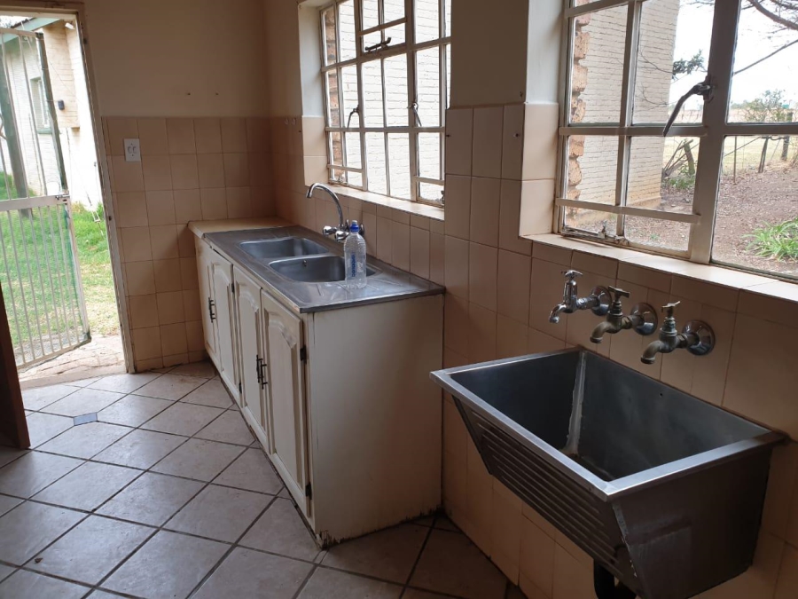 To Let 4 Bedroom Property for Rent in Kleinzonderhout AH Gauteng