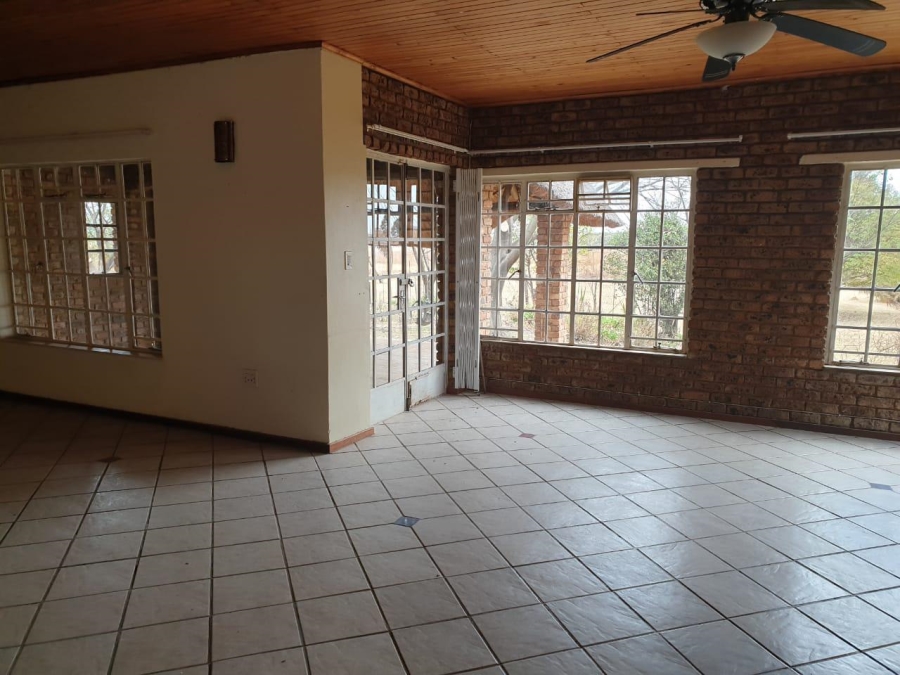 To Let 4 Bedroom Property for Rent in Kleinzonderhout AH Gauteng
