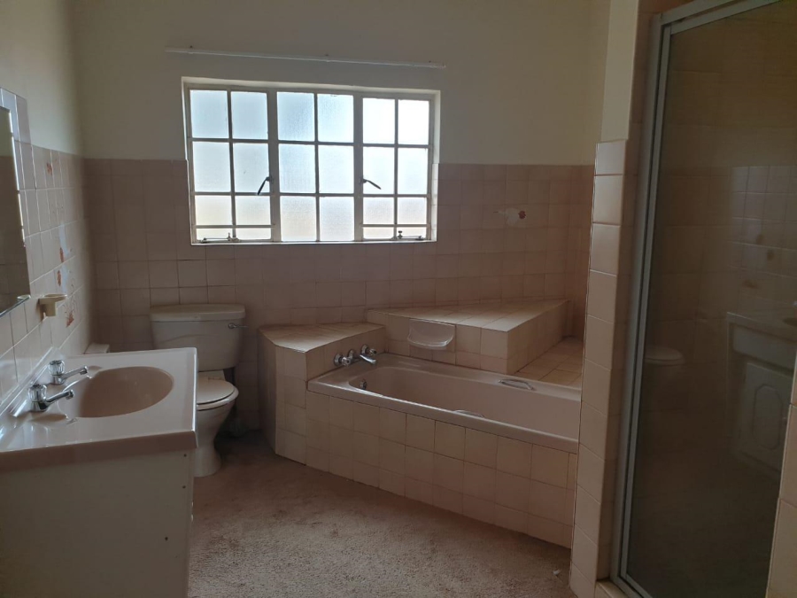 To Let 4 Bedroom Property for Rent in Kleinzonderhout AH Gauteng
