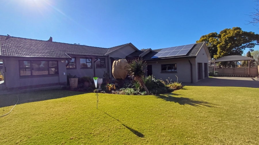 To Let 3 Bedroom Property for Rent in Randhart Gauteng