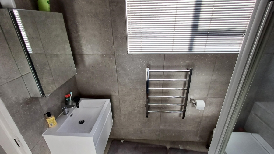 To Let 3 Bedroom Property for Rent in Randhart Gauteng