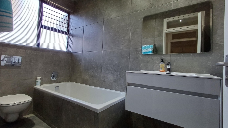 To Let 3 Bedroom Property for Rent in Randhart Gauteng