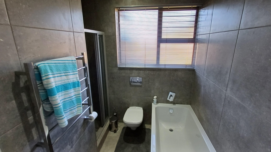 To Let 3 Bedroom Property for Rent in Randhart Gauteng