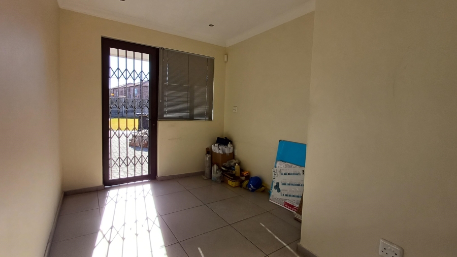 To Let 3 Bedroom Property for Rent in Randhart Gauteng