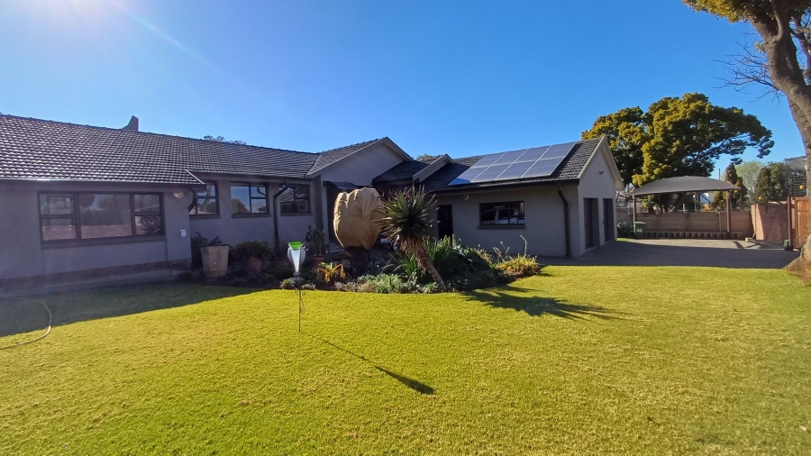 To Let 3 Bedroom Property for Rent in Randhart Gauteng