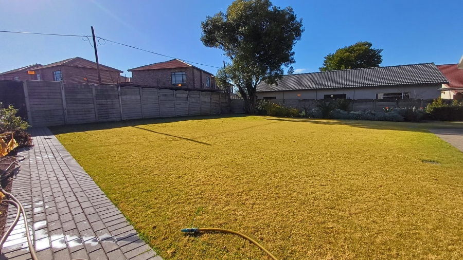 To Let 3 Bedroom Property for Rent in Randhart Gauteng