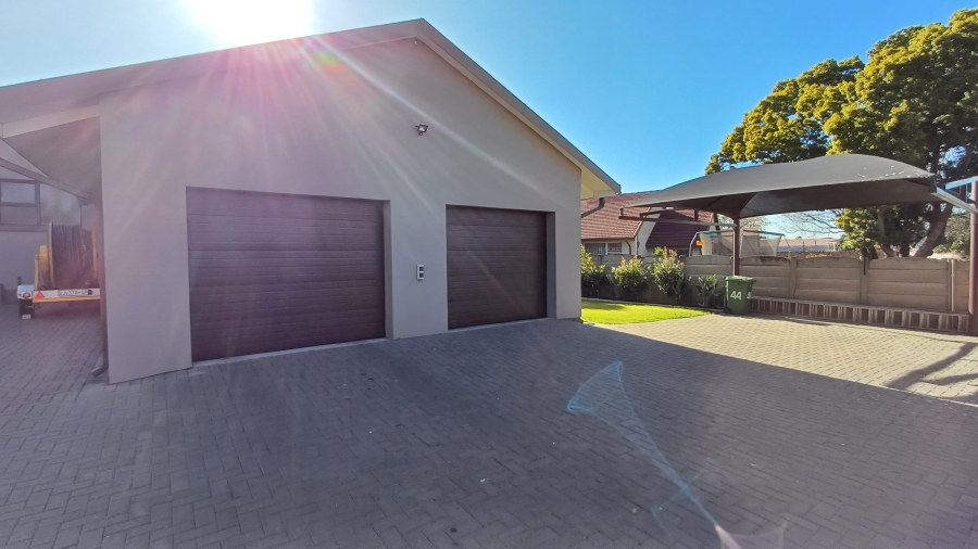 To Let 3 Bedroom Property for Rent in Randhart Gauteng