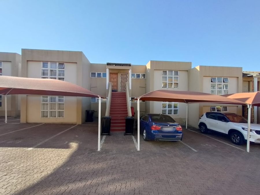 To Let 2 Bedroom Property for Rent in Mondeor Gauteng