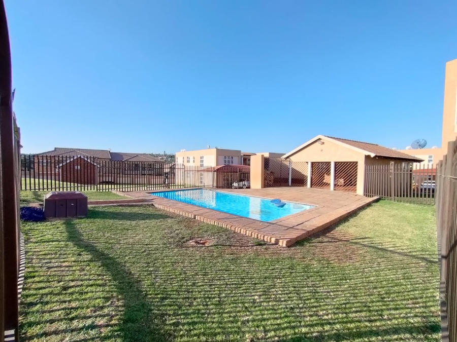 To Let 2 Bedroom Property for Rent in Mondeor Gauteng