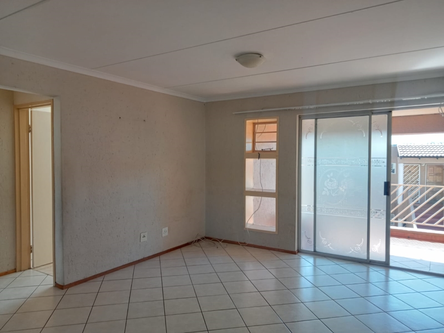 To Let 2 Bedroom Property for Rent in Mondeor Gauteng