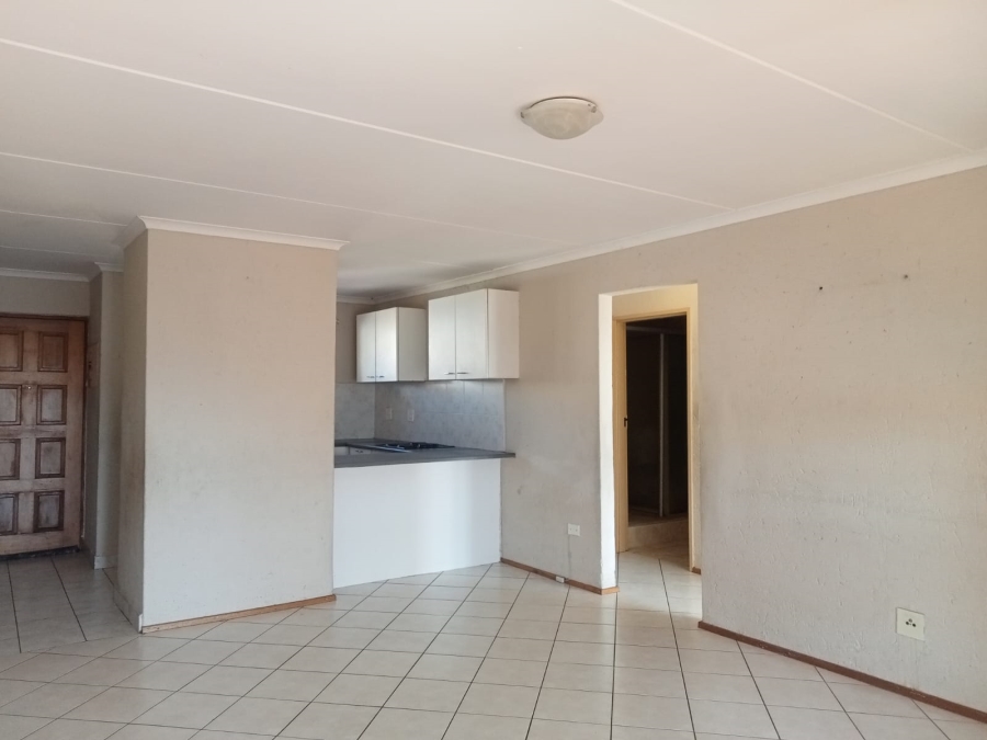 To Let 2 Bedroom Property for Rent in Mondeor Gauteng