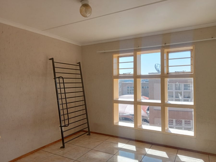 To Let 2 Bedroom Property for Rent in Mondeor Gauteng
