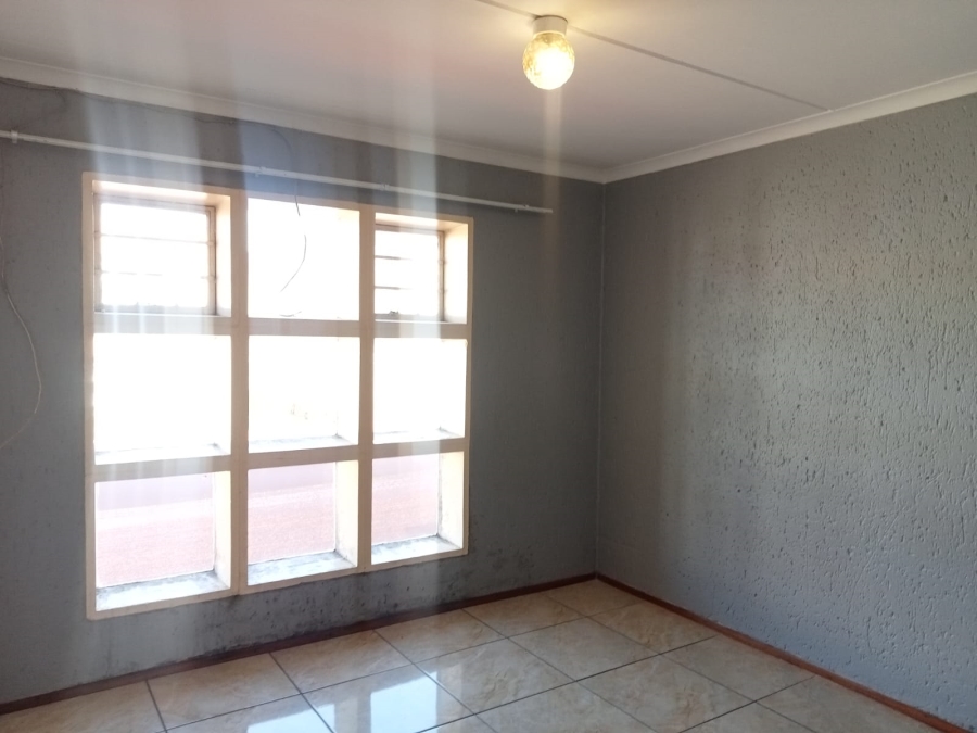 To Let 2 Bedroom Property for Rent in Mondeor Gauteng
