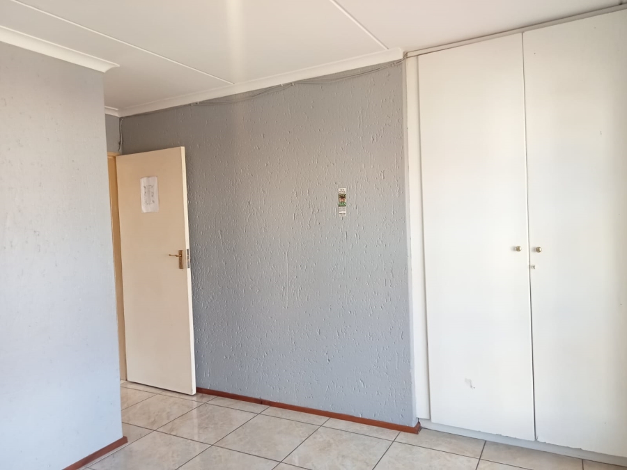 To Let 2 Bedroom Property for Rent in Mondeor Gauteng