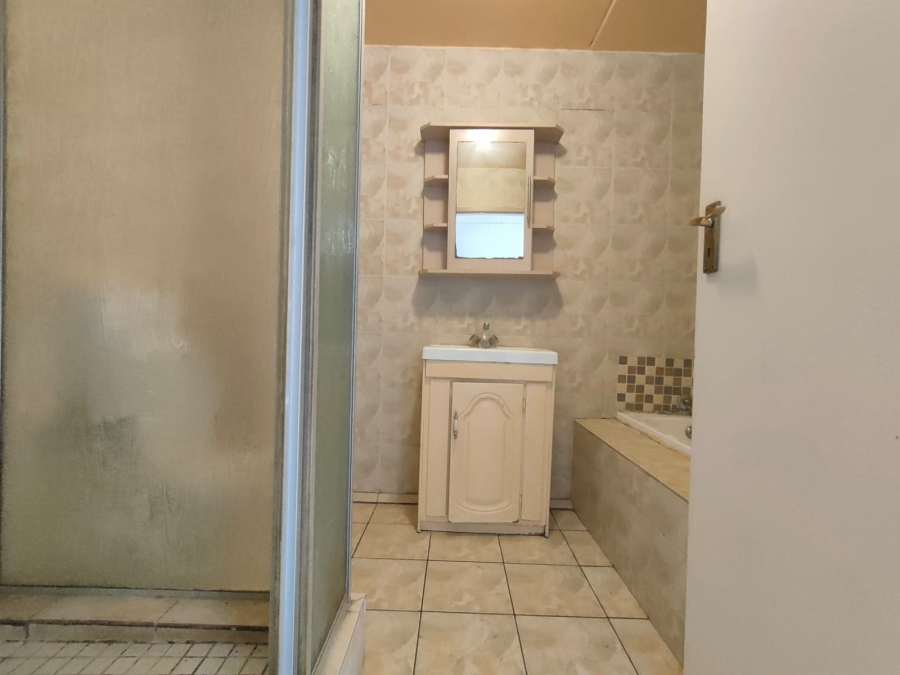 To Let 2 Bedroom Property for Rent in Mondeor Gauteng