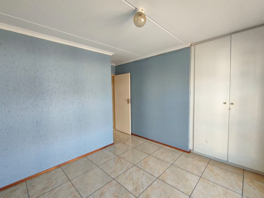 To Let 2 Bedroom Property for Rent in Mondeor Gauteng