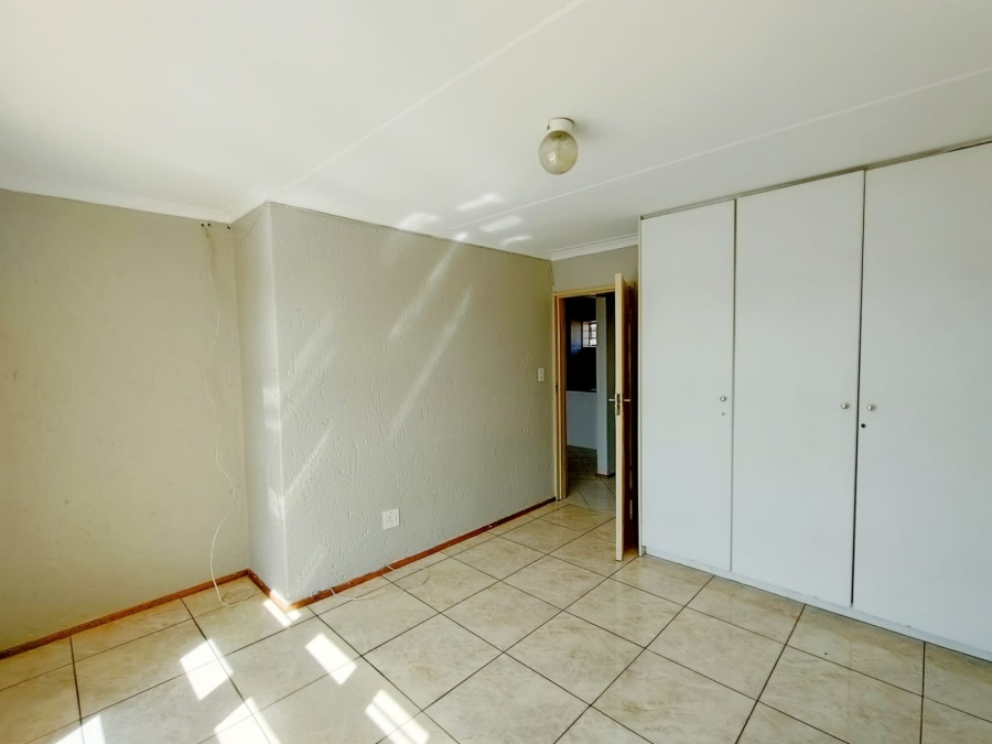 To Let 2 Bedroom Property for Rent in Mondeor Gauteng