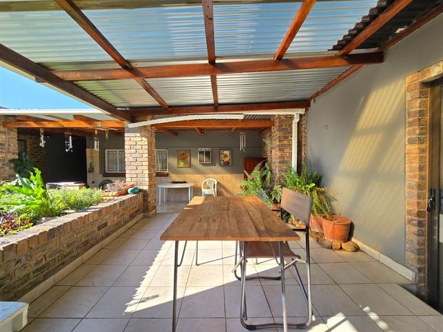 4 Bedroom Property for Sale in Roseacre Gauteng