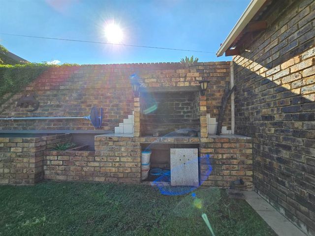4 Bedroom Property for Sale in Roseacre Gauteng