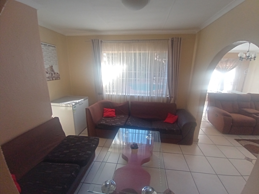 4 Bedroom Property for Sale in Mulbarton Gauteng