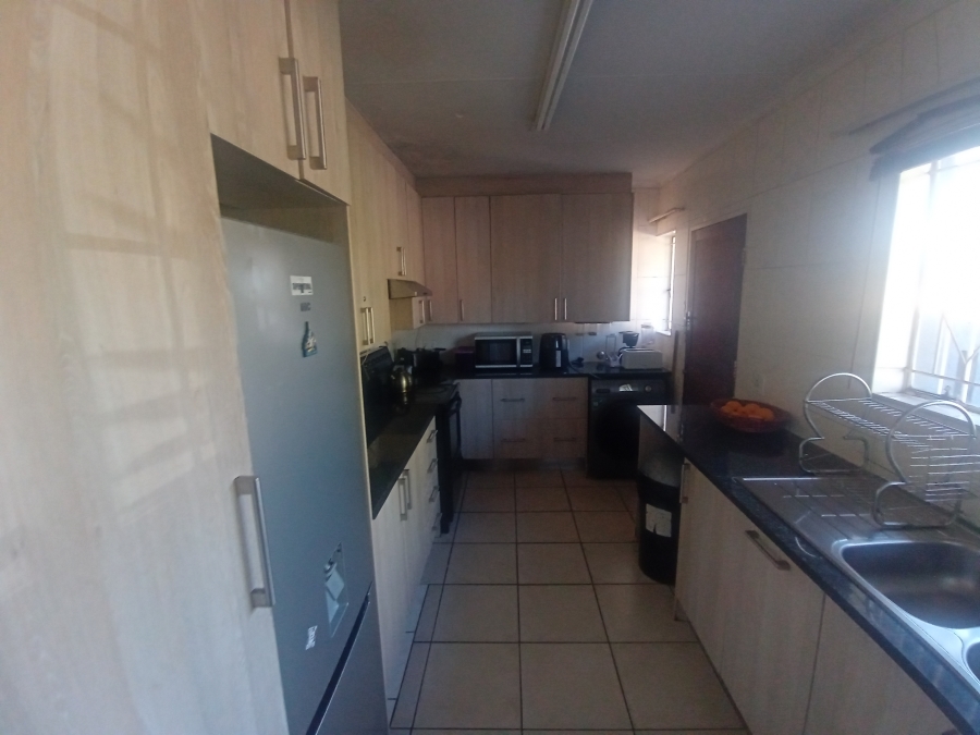 4 Bedroom Property for Sale in Mulbarton Gauteng