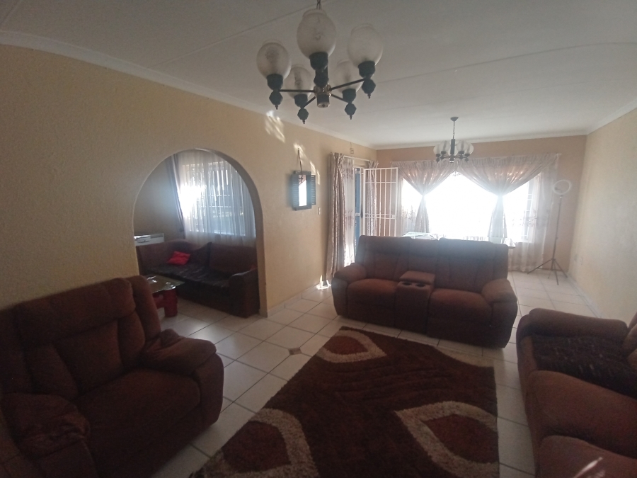 4 Bedroom Property for Sale in Mulbarton Gauteng