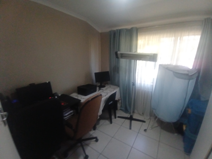 4 Bedroom Property for Sale in Mulbarton Gauteng