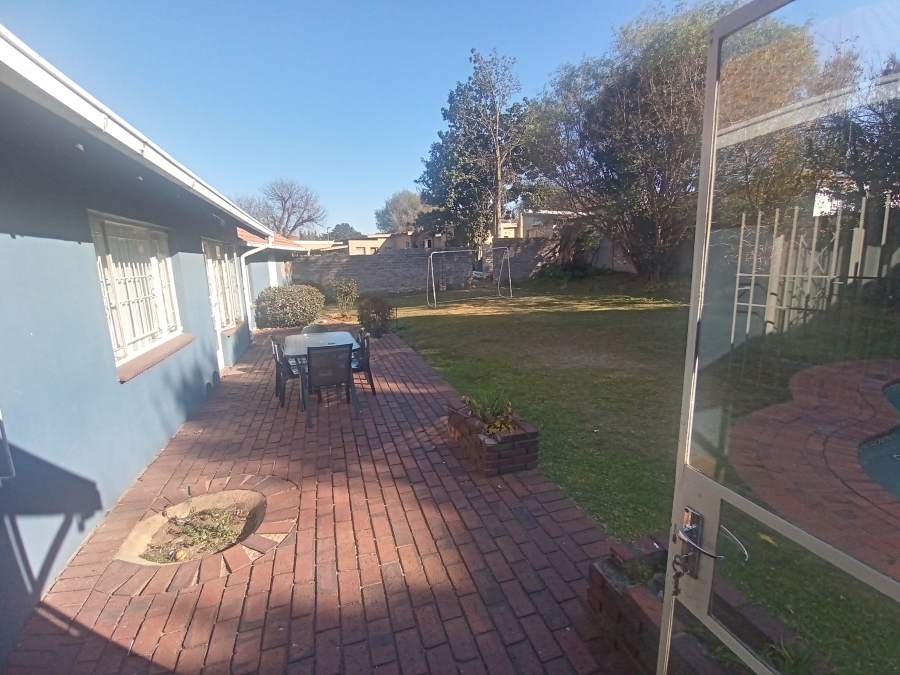 4 Bedroom Property for Sale in Mulbarton Gauteng