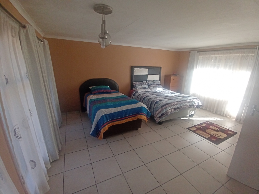 4 Bedroom Property for Sale in Mulbarton Gauteng