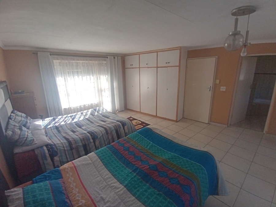4 Bedroom Property for Sale in Mulbarton Gauteng