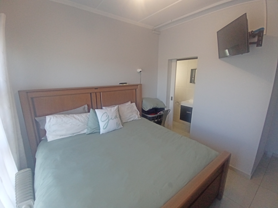 2 Bedroom Property for Sale in Bassonia Gauteng